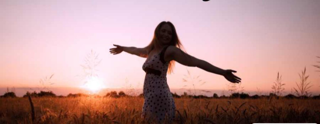 जिंदगी अपनी है 

कुछ वक्त अपनी ख्वाहिशों को भी दीजिए वरना ये हसीन पल फिर लौटकर नहीं आयेंगे।।

...........।।जियो जिंदगी टेंशन फ्री।।..........

🖊️............... गीता मीना...................✍️