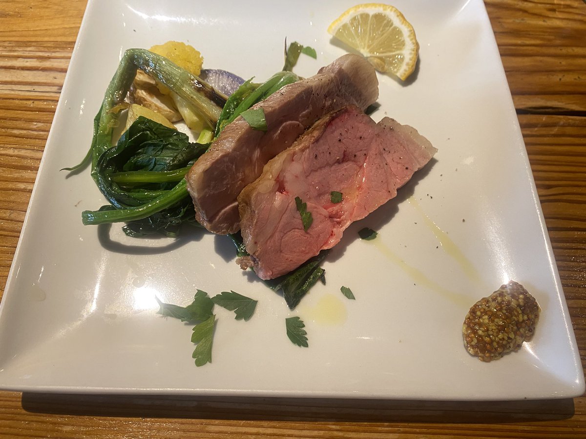 _somethinglike_'s tweet photo. 円覚寺の後にピザのランチを食べるまでが新年のセット
年末年始開いてるので重宝してます
メインにいくまでにお腹がいっぱいになりますがメインの豚肉が柔らかくて注文必須
ランチがおすすめだけど、カラスミバターとかいう気になるピザ発見しちゃったから夜も行きたーい

北鎌倉　タケルクインディチ https://t.co/0e6wfDiNmW