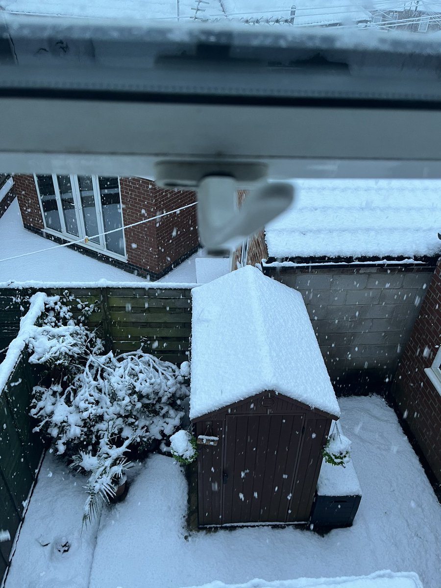 7cm so far in York and counting 😍⛄️#uksnow