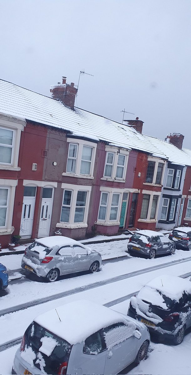 Gazz1975's tweet photo. Oh hello snow ❄️❄️❄️ #Liverpool https://t.co/G8T8rPvpC7