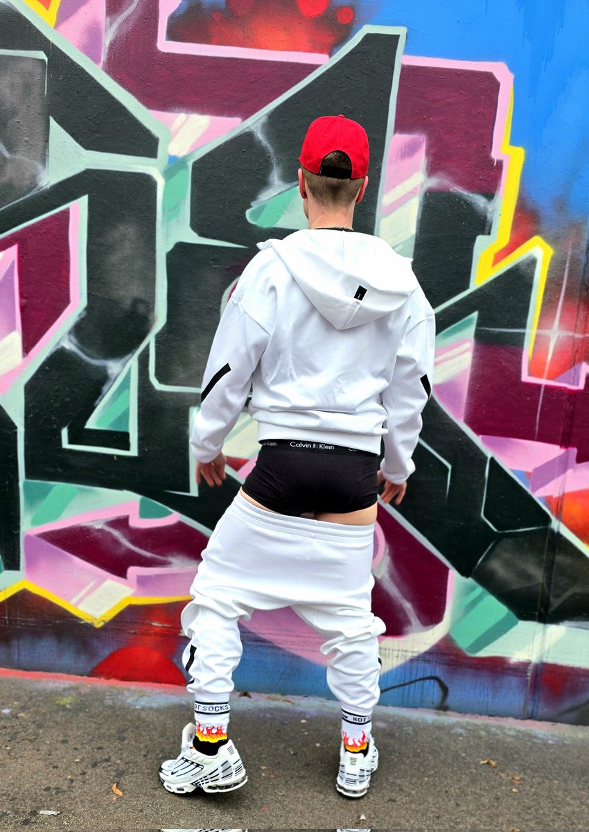 fucthebitch's tweet photo. #Adidas #White #TrackSuit #sk8erboy #Sneaker #Firesocks #cK

https://t.co/hgtKM6uJAl https://t.co/1rbBwD1mDY