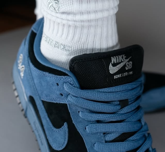 JustFreshKicks's tweet photo. ON FOOT LOOK: Supreme x Nike SB Dunk Low "Ocean Fog" 🫐 https://t.co/JHHxCaxm1G https://t.co/LLFAGT1Tif