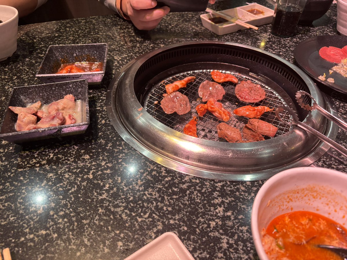 iWs0920's tweet photo. 友達たちと焼肉食べ放題！ https://t.co/Af6jQUdOZv