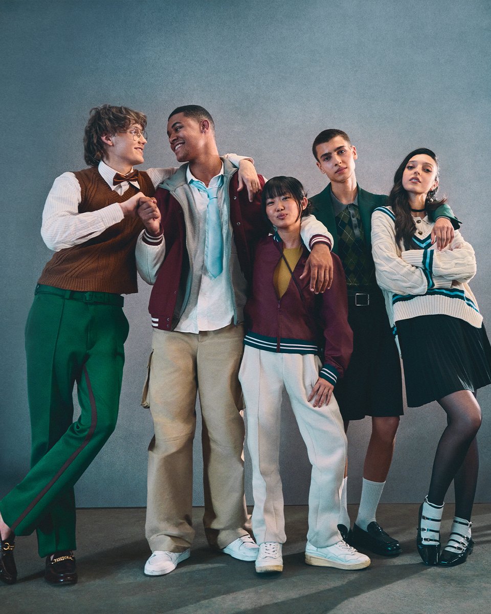 SytnerMB's tweet image. A class of its own: the S-Class 126 series was the first Mercedes-Benz with an airbag. Up until today, it is an icon of vehicle safety. 

#DefiningClass #MercedesBenz #SClass #126series