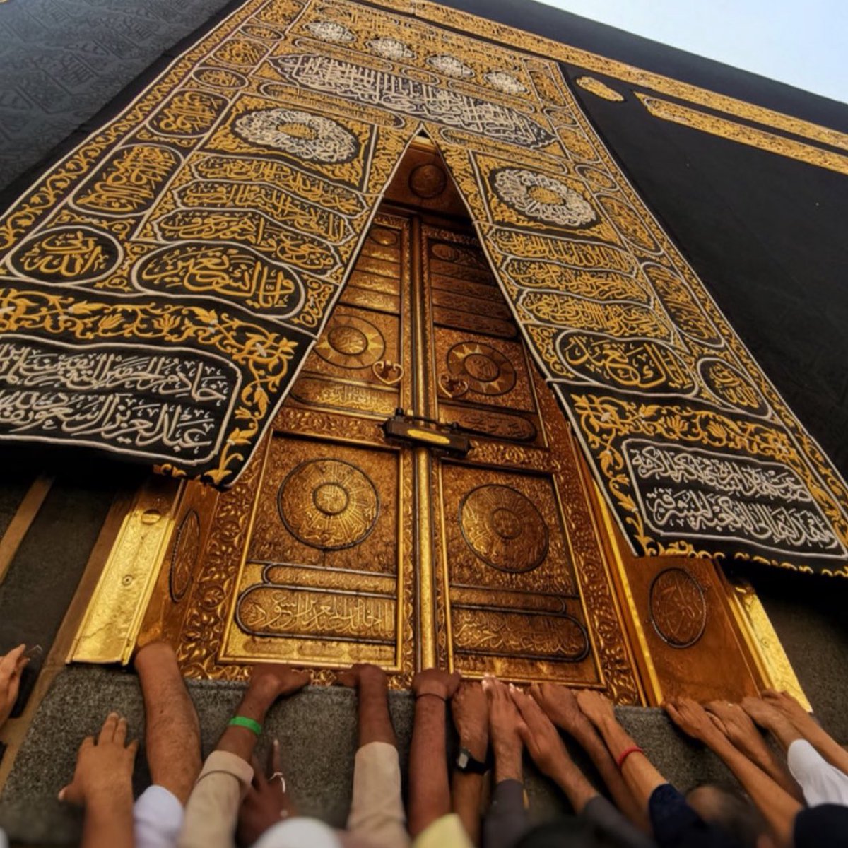 12.000 Vakıa Suresi okundu. 
Duasını 6 Ocak Pazartesi günü yapacağız.

Maddi sıkıntısı olan kardeşlerim Adınızı yazsın yada nokta koysun
duamıza ismen katalım.

Gönderiyi beğenip, paylaşım.