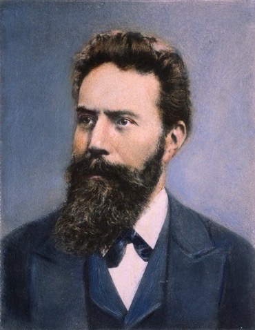 FXMC1957's tweet photo. 5 January 1896. An Austrian newspaper reported that Wilhelm Röntgen had discovered a type of radiation that later became known as X-rays. His discovery of X-Radiation earned him the 1st Nobel Prize in Physics and is one of the most important breakthroughs in medical history. https://t.co/ShHJUIhzWE