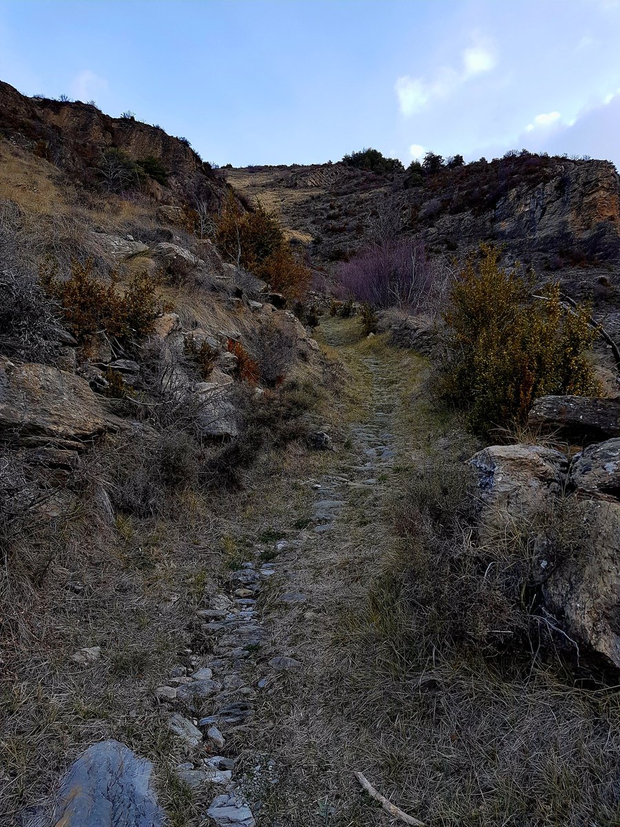 carlosguardia10's tweet photo. El camí del coll de Pimés: una via de comunicació internacional (Urgellet-Sant Julià de Lòria, Andorra) documentat cartogràficament, almenys, des del 1718. Una mostra del viari públic tradicional del Pirineu.
#recerca #camins #Pirineu #publicrightsofway https://t.co/dxlsvqS9u9