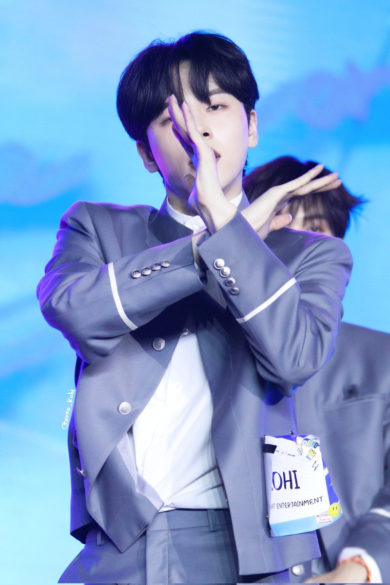 KohiGlobalFc's tweet photo. 20241230 at Iconsiam
Junghyun (KOHI)
photos on stage (1)

cr. @.rikihihi @.xoxo_kohi
#정현 #이정현 #JUNGHYUN #KOHI
#LEEJEONGHYEON #จองฮยอน 
#LiZhengXian #李正贤
#CHUANGAsiaS2 #ChuangAsiaSeason2 https://t.co/83iRvboXqM