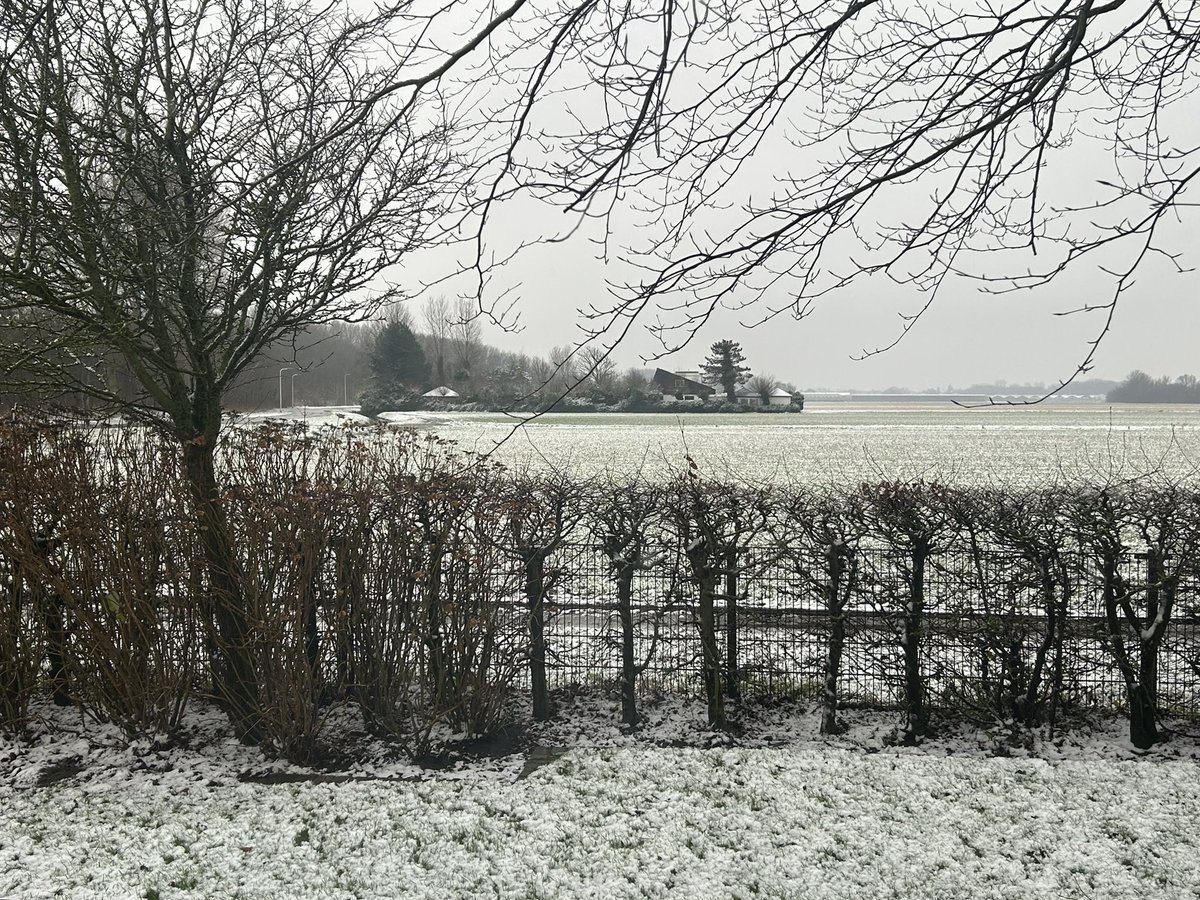 BirgithaBakker's tweet image. Winters uitzicht ❄️ Fijne zondag allemaal!  #enjoythelittlethings #relax #weekendvibes