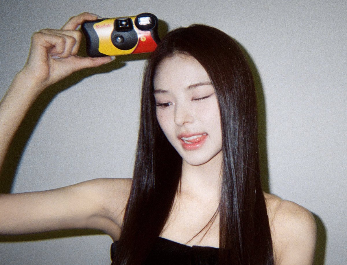 forcvermore's tweet photo. drunken texts without much afterthought 
———
a sungchan x mai few-tweets au,
by forcvermore ⟢ https://t.co/4TrwPVhyt5