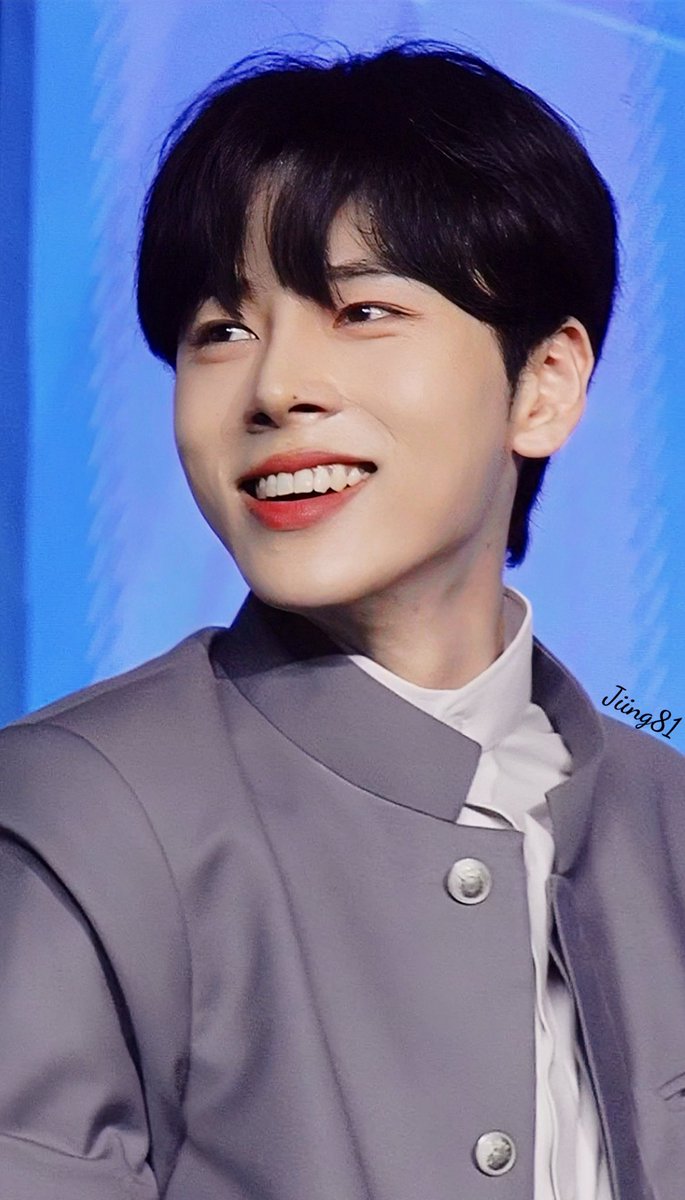 KohiGlobalFc's tweet photo. 20241230 at Iconsiam
Junghyun (KOHI)
photos on stage (9)

cr. @.Jiing81 @.KohiThaiFc
#정현 #이정현 #JUNGHYUN #KOHI
#LEEJEONGHYEON #จองฮยอน 
#LiZhengXian #李正贤
#CHUANGAsiaS2 #ChuangAsiaSeason2 https://t.co/5HJqsRL9oP