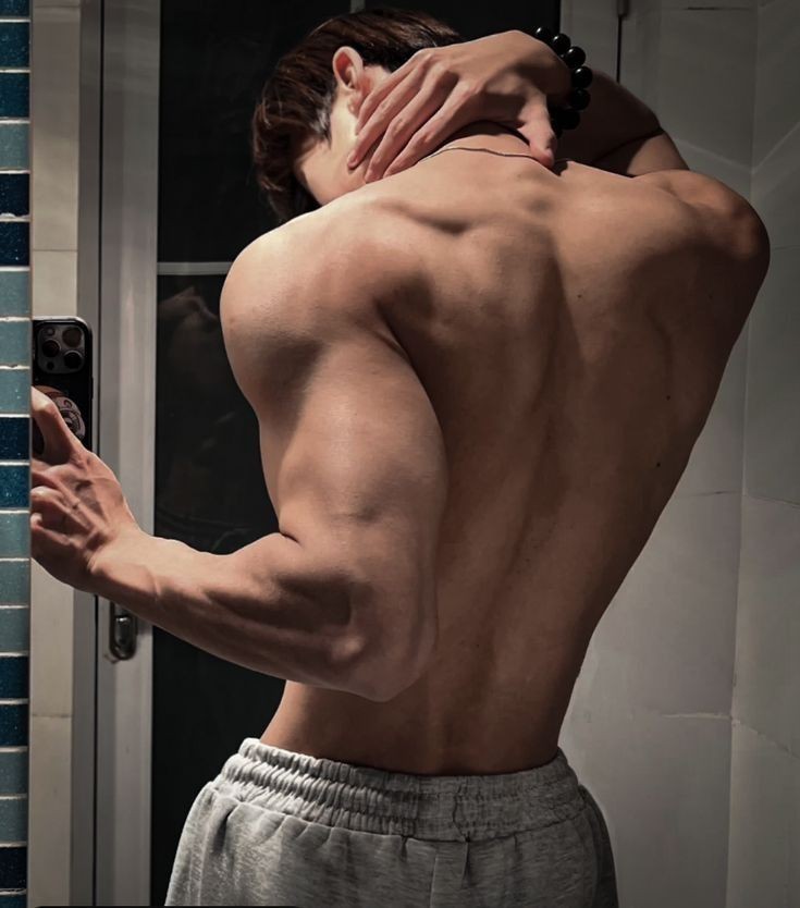 farismafa's tweet photo. fitness pose🤫
#fitness #gym #gymboy #pose #bodybuilding https://t.co/0KFFpx5qwf