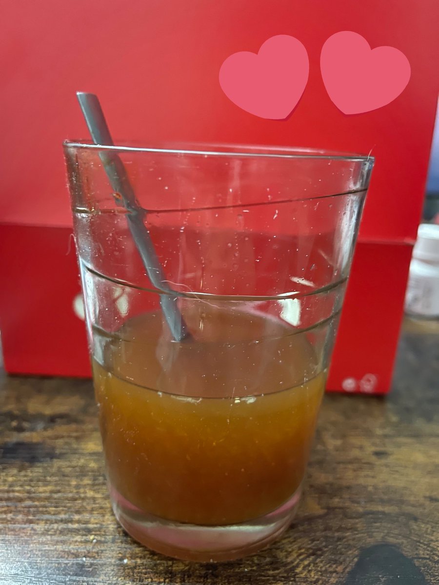 PasionYCastigo's tweet photo. Aquí tomándome un 🥃 de 🍯 y 🍋 para la garganta, parece ser que el 😈 también se pone 🤧. https://t.co/gdMUKo7TUG