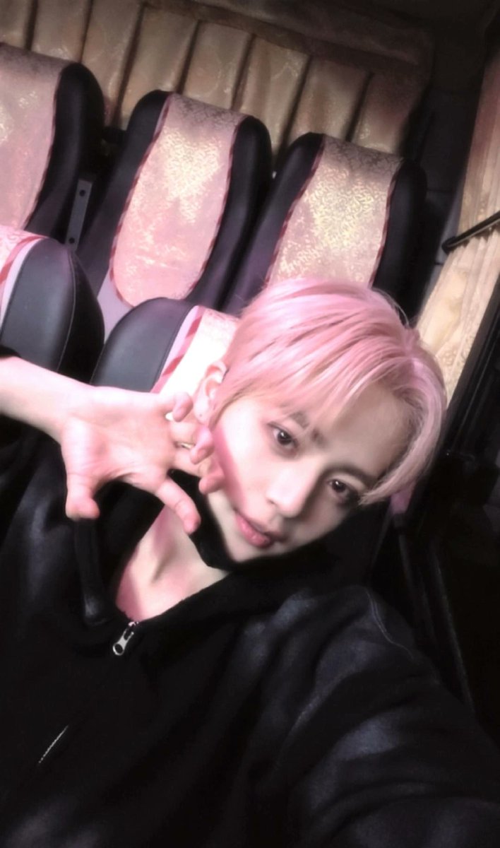 fantasyboys_mem's tweet photo. [#홍성민] 

늦게 인사드려 죄송합니다 이번 스타라이트 보이즈를 통하여 많은 것을 배우고 소중한 인연을 만들어주셔서 정말 감사합니다🖤

#FANTASYBOYS #판타지보이즈
#HONGSUNGMIN https://t.co/06bFaQp637