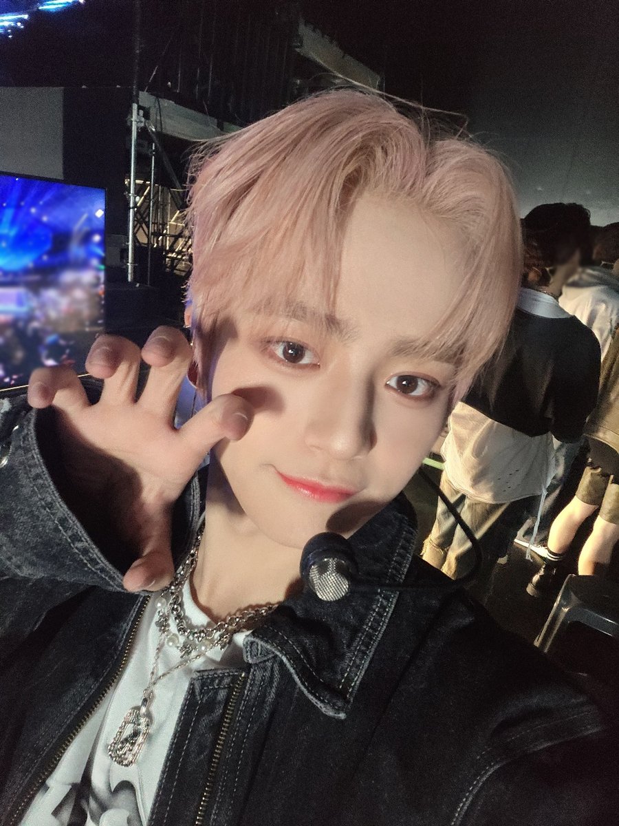 fantasyboys_mem's tweet photo. [#홍성민] 

늦게 인사드려 죄송합니다 이번 스타라이트 보이즈를 통하여 많은 것을 배우고 소중한 인연을 만들어주셔서 정말 감사합니다🖤

#FANTASYBOYS #판타지보이즈
#HONGSUNGMIN https://t.co/06bFaQp637