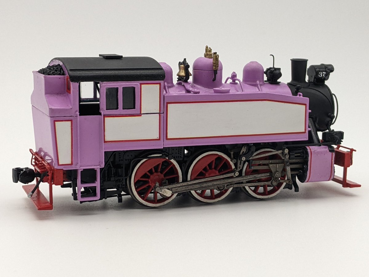 Blaxlandridge3's tweet image. "leave it to you to miss a bright PINK engine".

Here's Rosie! She is the first of my realistic ttte USA interpretations. I kitbashed her from an HO Rivarossi S100. Made a lot of silly mistakes, but the end result is satisfactory.

Still missing her headlight lense unfortunately!
