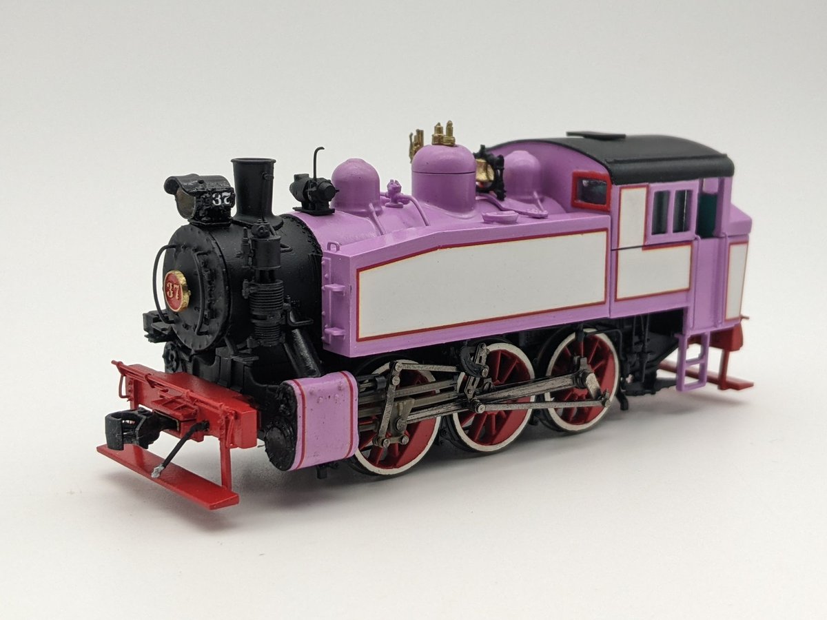 Blaxlandridge3's tweet image. "leave it to you to miss a bright PINK engine".

Here's Rosie! She is the first of my realistic ttte USA interpretations. I kitbashed her from an HO Rivarossi S100. Made a lot of silly mistakes, but the end result is satisfactory.

Still missing her headlight lense unfortunately!