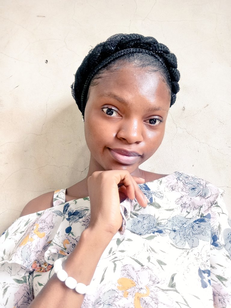 MaryTemi25's tweet photo. Sunday's Face 💳
#FirstPost
#NewonTwitter
#pleasebenice https://t.co/pkpupbc054