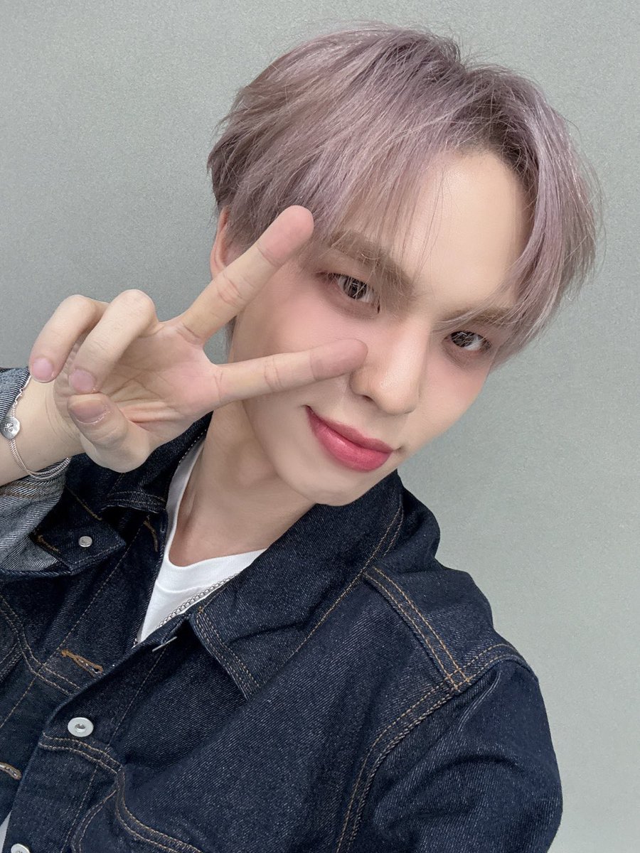 CIX_twt's tweet photo. 🦖🦖

#CIX #FIX #BX #이병곤 #병곤 #평픽사💙 https://t.co/D6zxlm3ODV