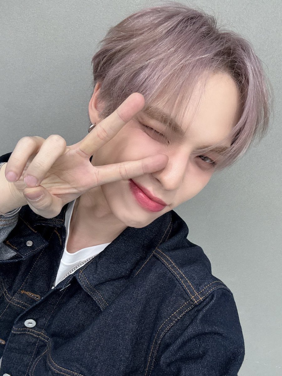 CIX_twt's tweet photo. 🦖🦖

#CIX #FIX #BX #이병곤 #병곤 #평픽사💙 https://t.co/D6zxlm3ODV