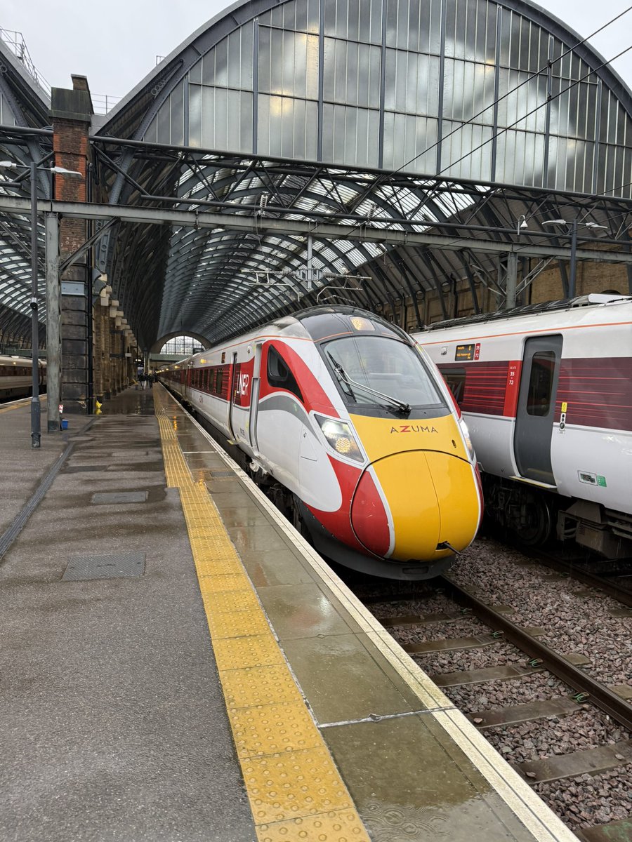 stuyall's tweet photo. Today’s drive 09:30 Kx to Edinburgh I take as far as Newcastle. 801225 platform 5 all snow 🌧️ away here in London. https://t.co/Vba7qySWjI
