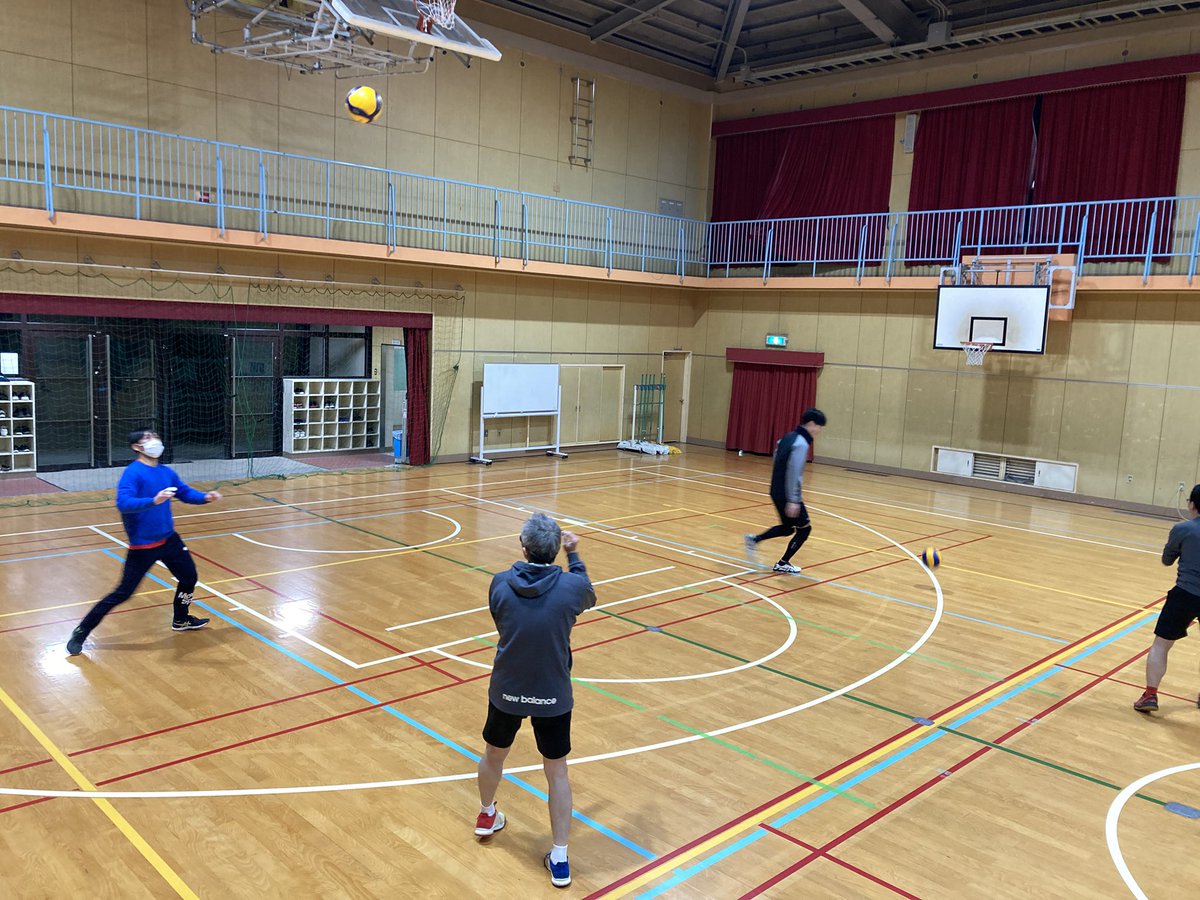 seimeigaoka_PVC's tweet photo. 明けましておめでとうございます。
今日が2025年初練習です。
今年の目標は、晴明丘カップ奪還！

#volleyball #晴明丘パパさんバレーボールクラブ　#パパさんバレーボール #バレーボール #おじさんバレー #阿倍野区 #晴明丘小学校　#晴明丘南小学校　#阿倍野　#大阪 #seimeigaoka #パパさんバレー https://t.co/l387y81WiK