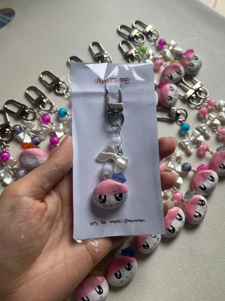 cococinn's tweet photo. freebiesku finally udah kelar, sisa packing aja huhu, yang mau/trade ayok kita mutualan. aku bakal bagi2in waktu tuker tiket, mungkin di 7 feb. see u caratdeul! so excited🥳🥳 https://t.co/P0XhaX5p4Z