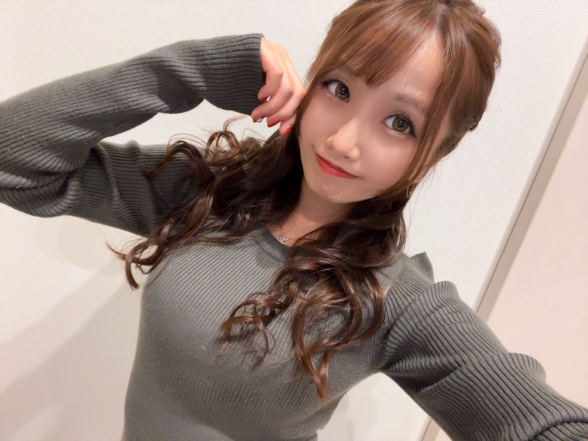 azazhirose's tweet photo. 𝙏𝙞𝙠 𝙏𝙤𝙠フォロワー様1000人超えた💗 https://t.co/mgOsEd6cxF