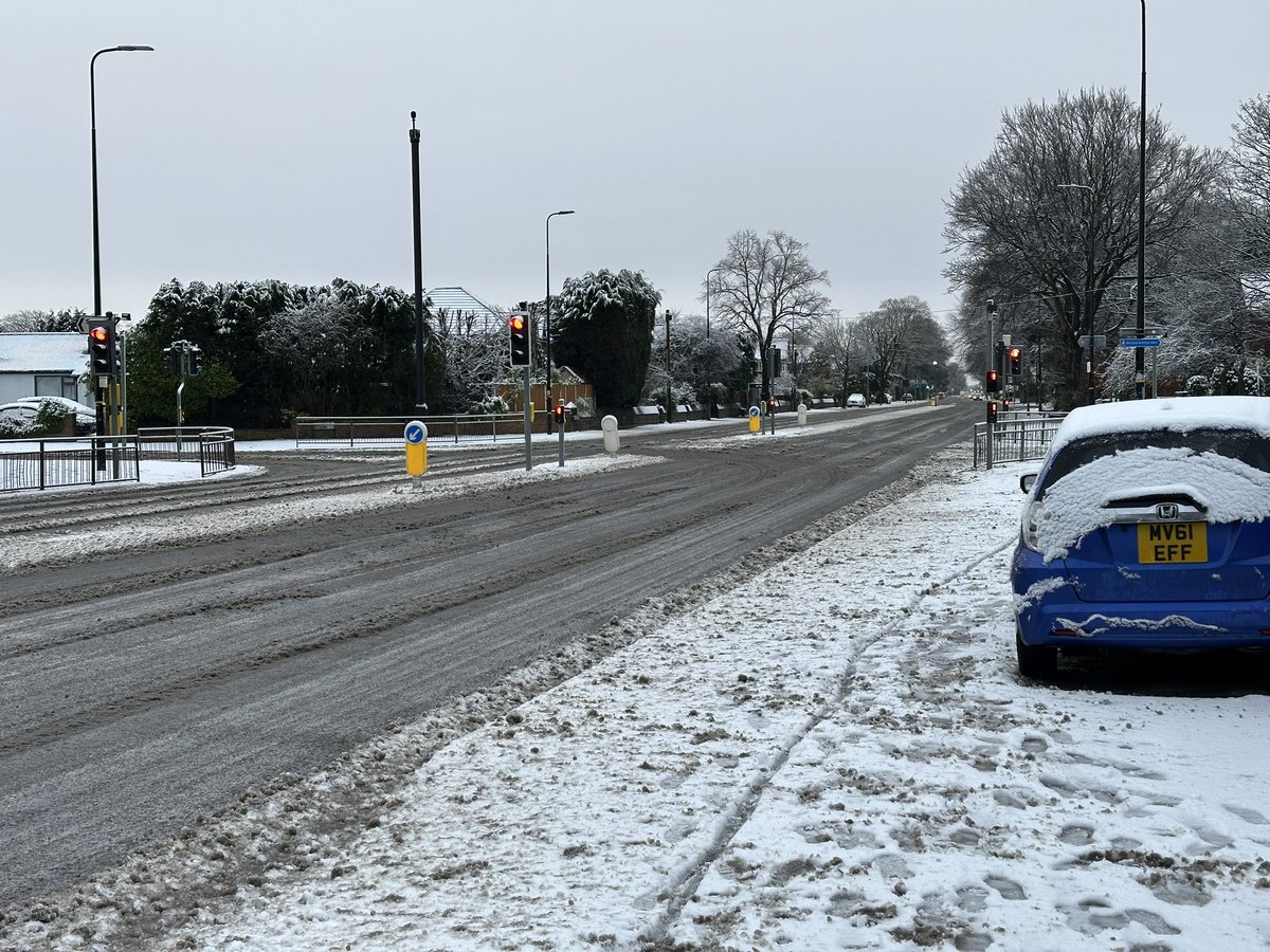 SimpleGeekGamin's tweet photo. @TraffordCouncil so where are the gritters this morning?  You gave the weather warning but this was A56 as if 20mins ago.  Very unsafe! https://t.co/jsbf1DGxas