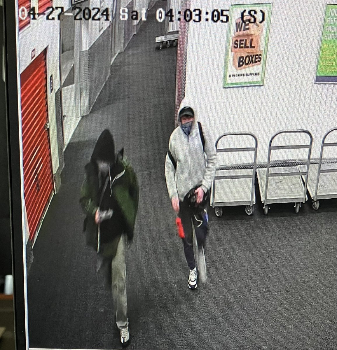 agaruzzo's tweet image. Thieves entering at night #StoragePost main entrance, no alarm system no security. #GrandLarceny