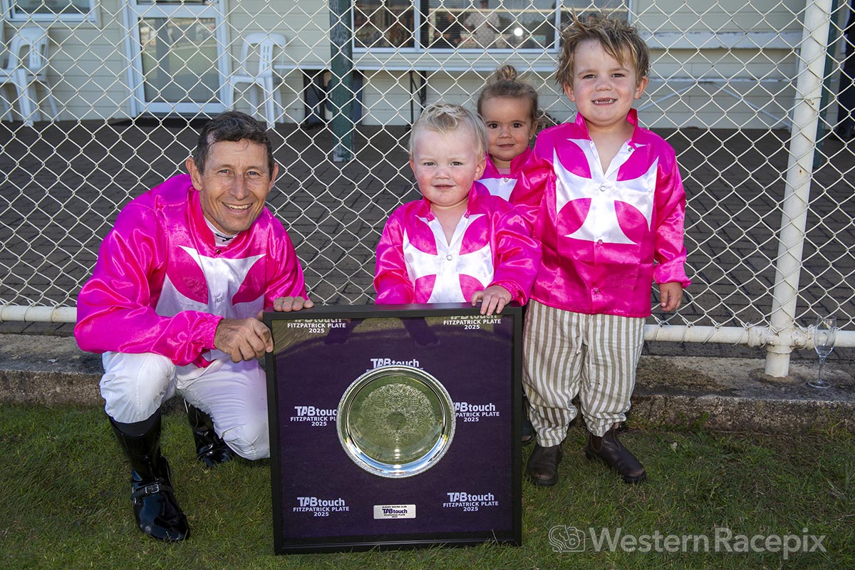 WesternRacepix's tweet photo. PLAYING RIO- Albany Sunday 5th January
@AlbanyRacing #WesternRacepix #FitzpatrickPlateDay                    

More 📸 https://t.co/XhRFkk00xX https://t.co/i6QYcISGKa