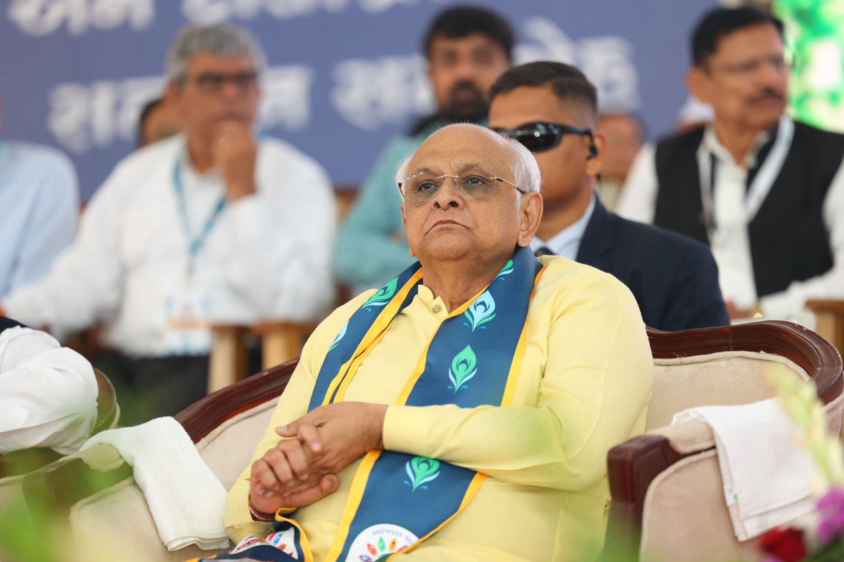 Bhupendrapbjp's tweet photo. માનનીય વડાપ્રધાન શ્રી નરેન્દ્રભાઈ મોદીએ સમાજ શક્તિને રાષ્ટ્ર નિર્માણમાં જોડવાની પ્રેરણા આ���ી છે. આંજણાધામના નિર્માણનું કાર્ય તેની જ પ્રતીતિ કરાવે છે. 

આ સંકુલ સમાજના યુવાઓના કારકિર્દી ઘડતરની સાથે તેમને સદાચાર અને સદમાર્ગે લઈ જવાનું કાર્ય કરશે. આંજણાધામ યુવાનોમાં દેશપ્રેમના સંસ્કારોનું સિંચન કરવાનું કેન્દ્ર બની રહે તેવી શુભકામના.