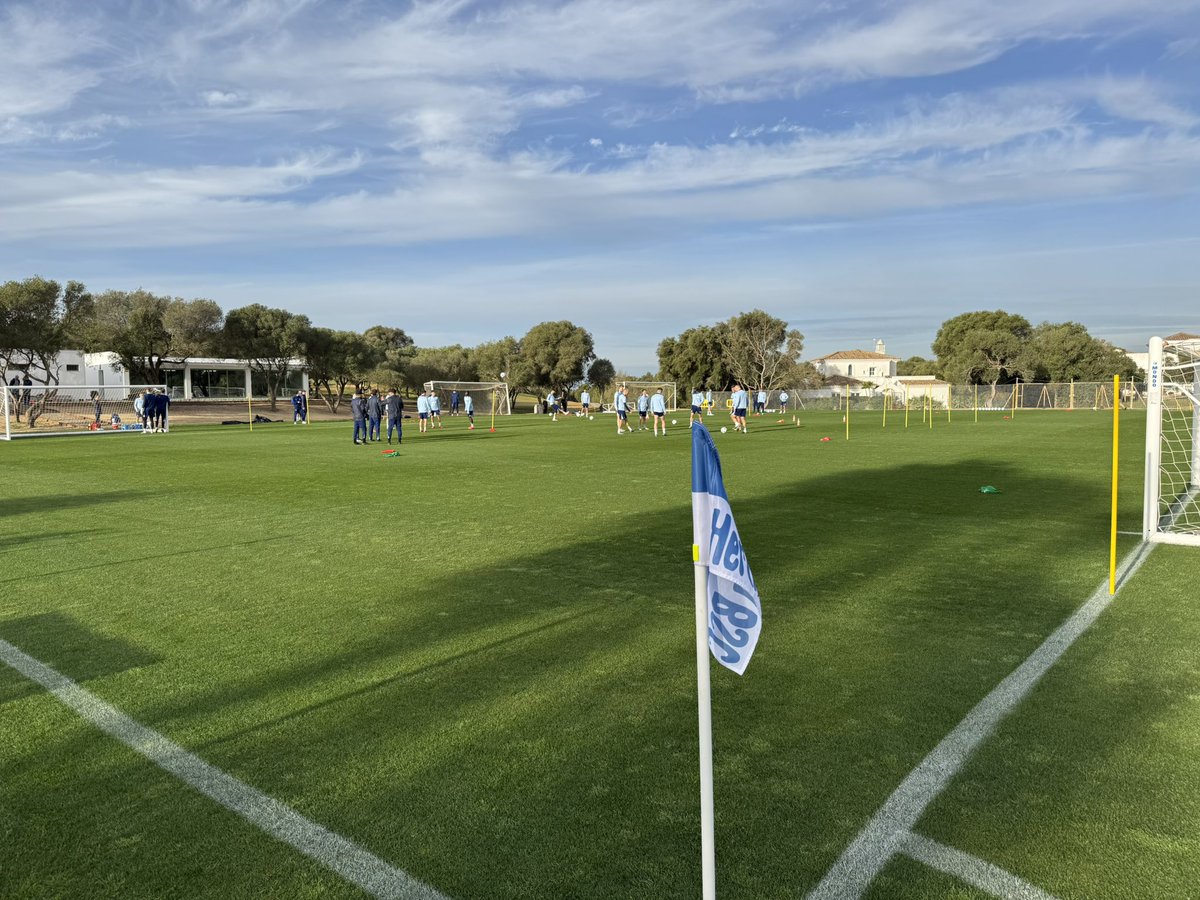 stebar35's tweet photo. Auf gehts, 1. Training, schönes Wetter, gute Stimmung, HaHoHe💙🤍 https://t.co/Zngf5K4DQT