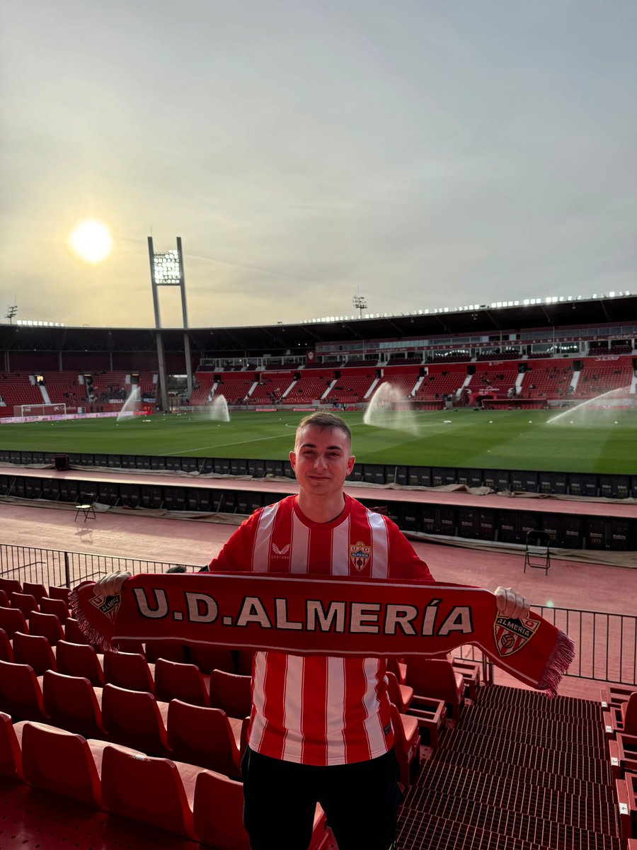 adrianmoraga25's tweet photo. Poder volver a ir a un partido en Almería después de 6 años y disfrutar como nunca!!! Vamos @U_D_Almeria ♥️🤍🥥 https://t.co/4Of2hWMd6g