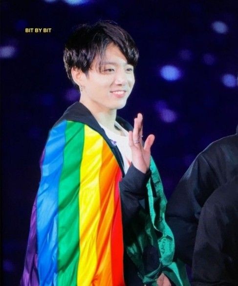 seraxkv's tweet photo. Jungkook being gayest and supporting the LGBTQ+ community

-A thread 🌈🙂‍↕️ https://t.co/XGbE1MmU8O
