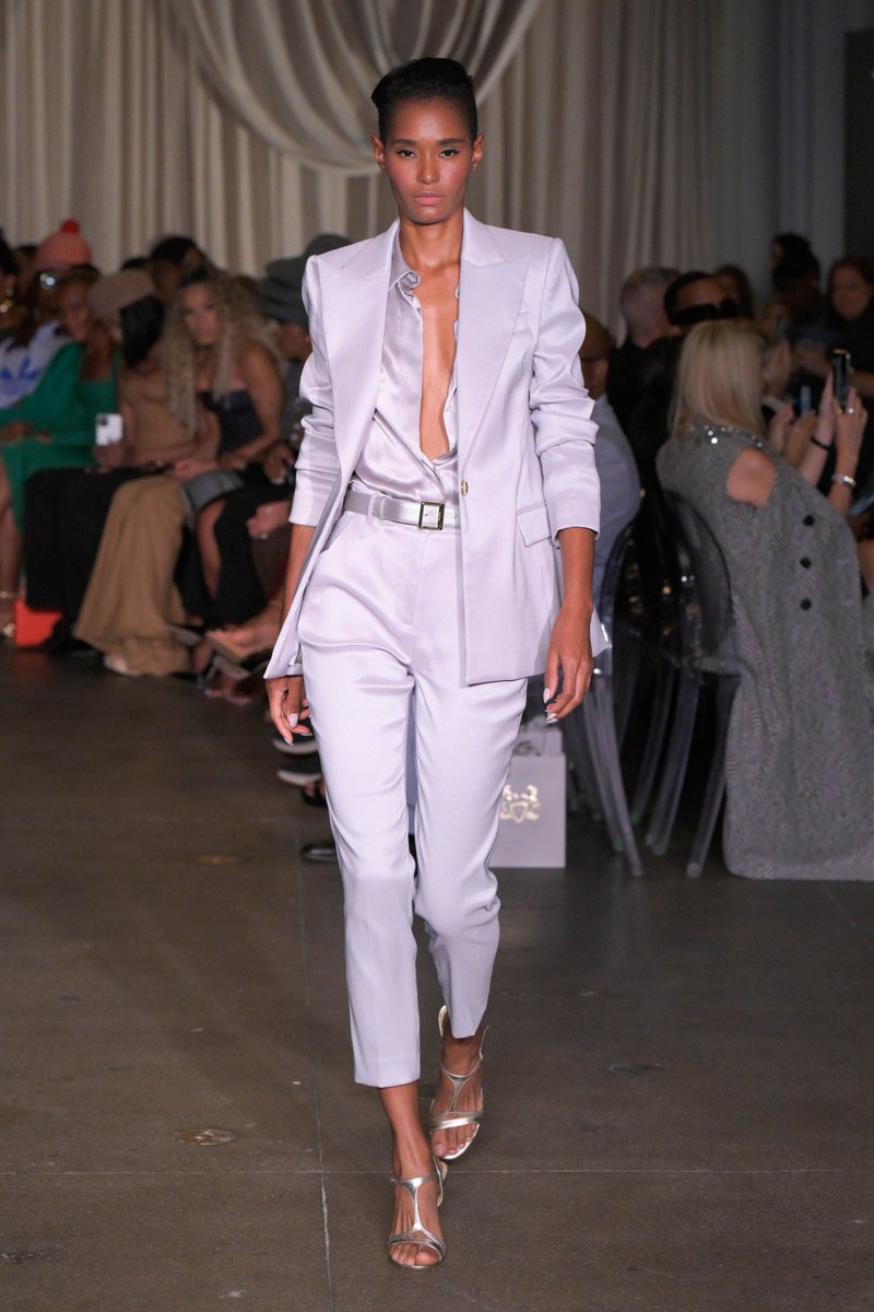 Darian_M_Photo's tweet photo. Sergio Hudson Spring 2025 Ready-to-Wear Collection
•
•
•
#fashion #vogue #runway #fashionblogger https://t.co/6aTMNEtTEP
