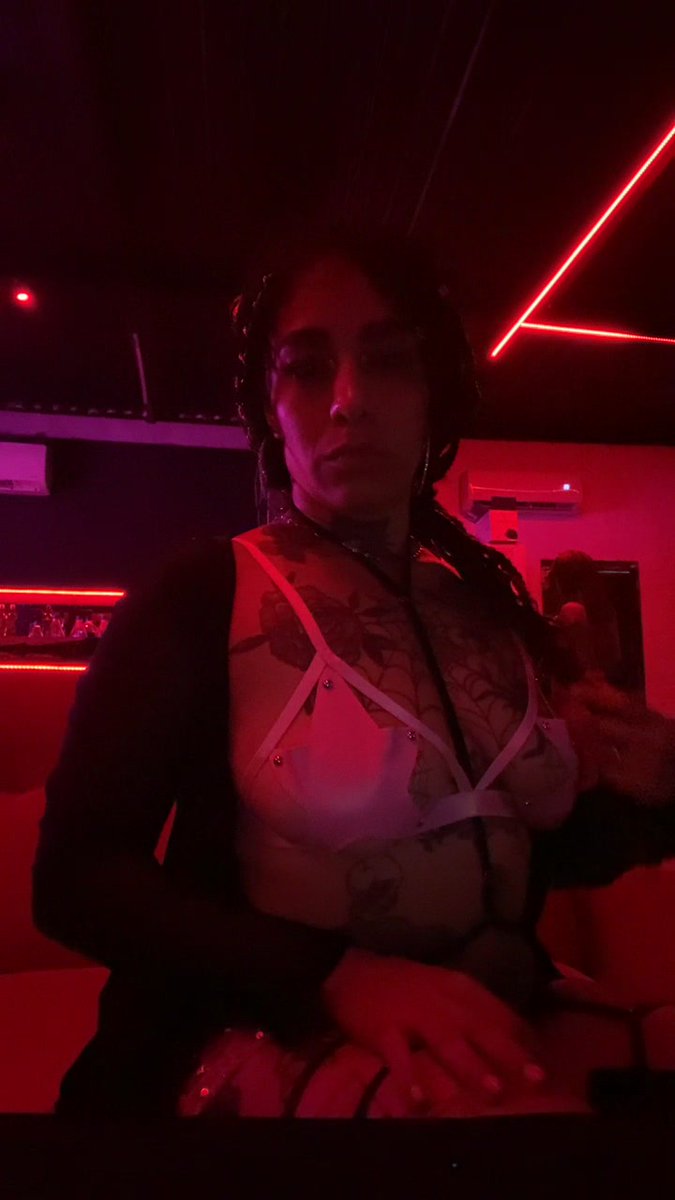 Lu is live now! onlyfans.com/lu_altamira23/…