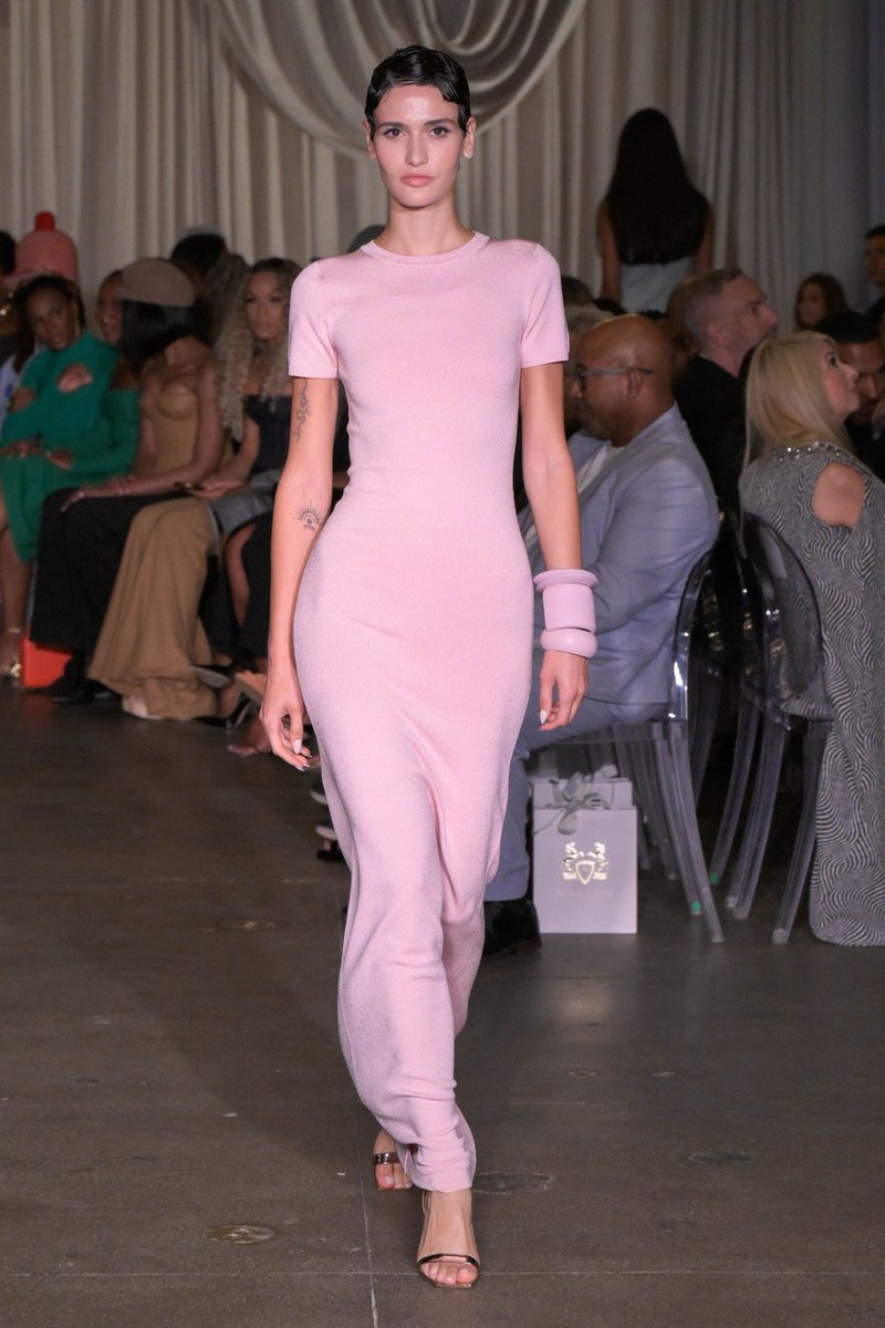 Darian_M_Photo's tweet photo. Sergio Hudson Spring 2025 Ready-to-Wear Collection
•
•
•
#fashion #vogue #runway #fashionblogger https://t.co/2AbydNgo53