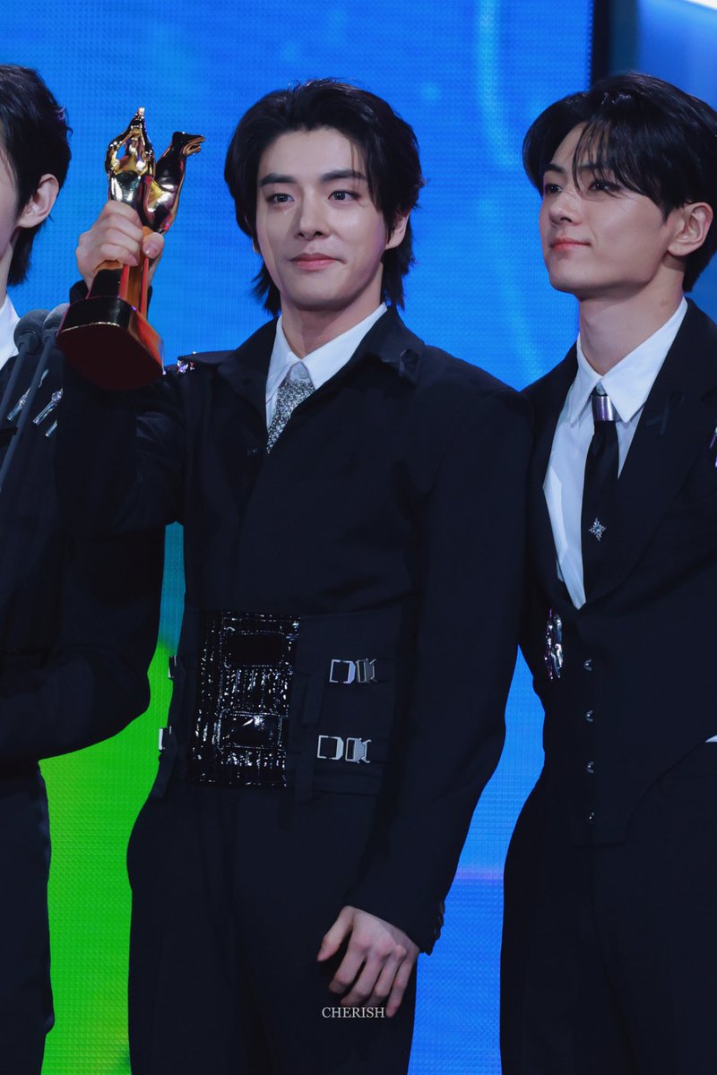 Cherish1115JY's tweet photo. 250105
🏆
#엔하이픈 #ENHYPEN
#제이크 #JAKE #ジェイク #심재윤 https://t.co/mF3yXtbI8w