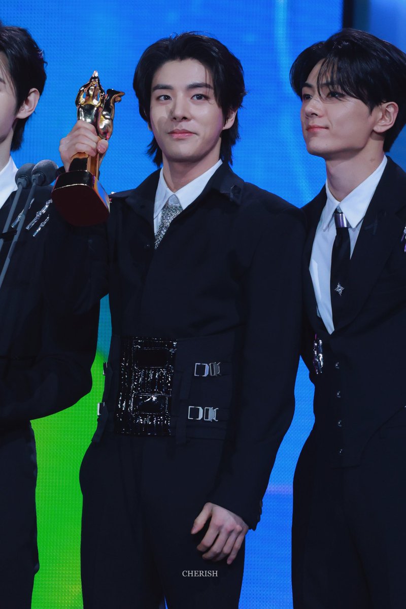 Cherish1115JY's tweet photo. 250105
🏆
#엔하이픈 #ENHYPEN
#제이크 #JAKE #ジェイク #심재윤 https://t.co/mF3yXtbI8w