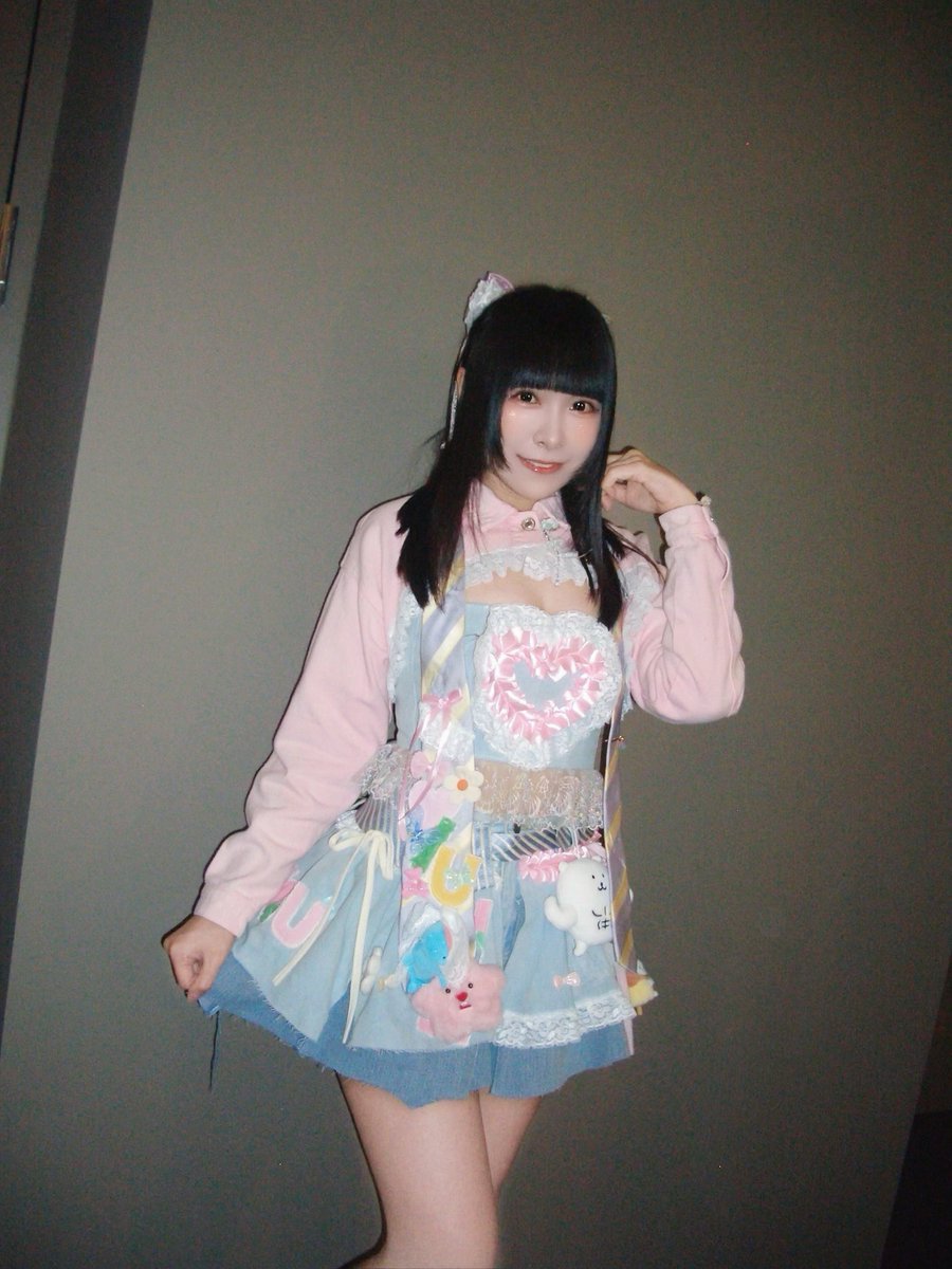 odorimu_ai's tweet photo. 最近香港のミュージックアワードに出席した時の服装
大体ピンクか空色wwww https://t.co/1M6aOBnrZe