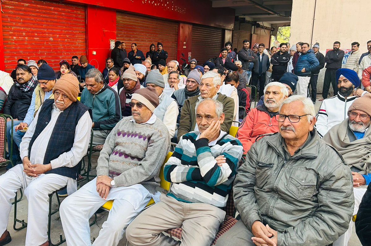 DharampalLakra's tweet photo. आप सभी मुण्डका विधानसभा वासियों की पुरजोर माँग पर, आचार संहिता के मद्देनजर,  माननीय मुख्यमंत्री श्रीमती @AtishiAAP जी व श्री @ArvindKejriwal जी के बिजी शेड्यूल को देखते हुए रोहतक रोड के दोनों तरफ के नालों का उद्घाटन करना अपनी जिम्मेदारी समझते हुए।
आज मुंडका मेट्रो स्टेशन के नीचे रोहतक रोड के नालों का उद्घाटन किया गया। इस अवसर पर इस महत्वपूर्ण परियोजना को पूरा करवाने के लिए अतिविशिष्ट भूमिका निभाने पर दिल्ली के महामहिम @LtGovDelhi श्री VK Saxena जी का भी तहेदिल से आभार व्यक्त करता हूँ. 

इस बड़े उद्घाटन के मौके पर विधानसभा के अन्य गणमान्य लोग भी उपस्थित रहे जिन्होंने इस कार्य को क्षेत्र के लिए एक बड़ी उपलब्धि बताया। आप सभी को भी पधारने के लिए हार्दिक धन्यवाद
🙏🏻🙏🏻

@MLADharampalLakra
#MundkaVidhansabha 
@AmitShah