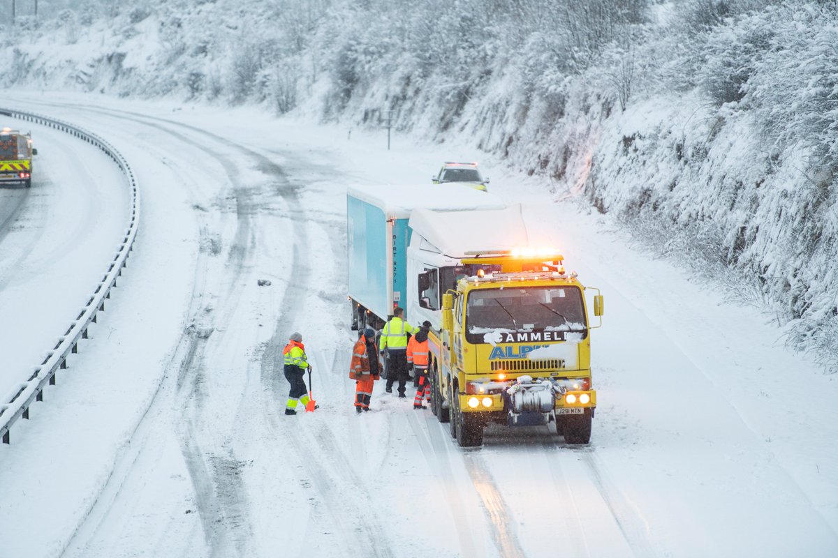 A1(M) Near Bradbury / Durham both North and South bound are starting to clear slowly this morning. 

#uksnow