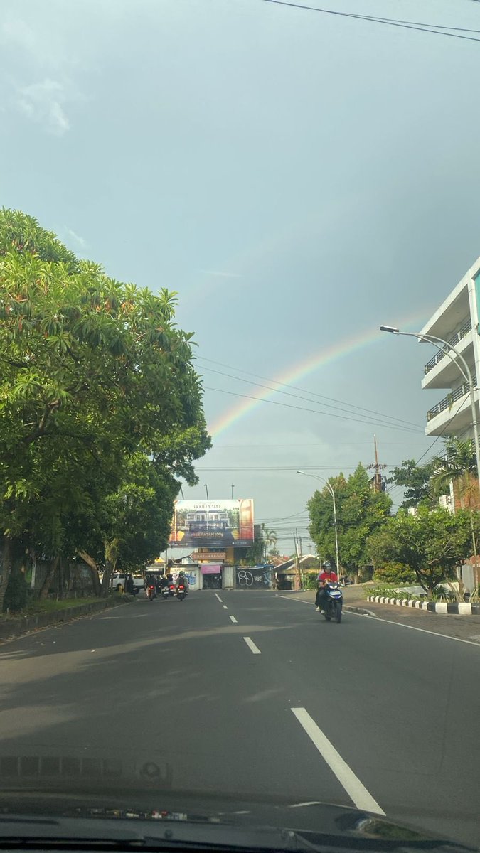 infomalang's tweet photo. Ada pelangiiiii https://t.co/xBtLZVOi0O