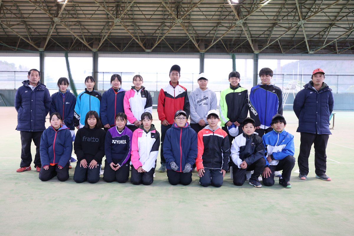 hiro_softtennis's tweet photo. 第36回 都道府県対抗全日本中学生大会
広島県代表最終選考会
1月5日　びんご運動公園

男子監督
物見 優
選手
渡部 康史　戸坂中学
五升田 大冴　戸坂中学
大村 悠斗　さきがけTOクラブ
村上 洸太　KUREX
松岡 拓実　KUREX
高橋 志恩　向陽中学
平谷 寛太　三原市JST
平岩 遼大　三原JST

女子監督　
石田 博哉
選手
藤井 莉愛來　矢野ST
栗本 瀬菜　中広中学
広澤 幸来　中広中学
吉中 心倖　安芸STC
沖永 夢果　安芸STC
岡本 茉優　安芸STC
村上 彩羽　安芸STC
石田 愛実果　黒瀬中学

#ソフトテニス 
#広島県代表 
#中学生