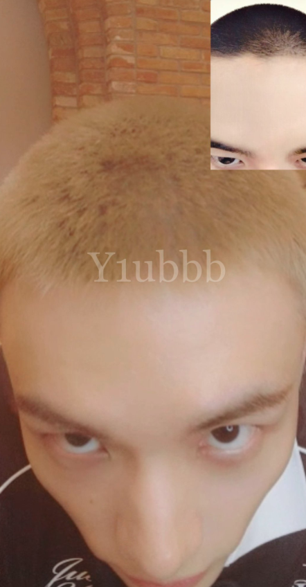 AboutMusicYT's tweet photo. Hyunjin recreates Kyungsoo's viral photocard. https://t.co/tUgfSr6DPn