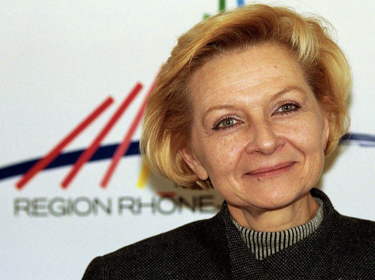 Anne-Marie Comparini, grande figure de la vie politique régionale a mobilisé toute son énergie pour défendre les intérêts des rhonalpins. J'aurai à cœur de lui rendre un hommage lors de notre prochaine session. Je présente mes sincères condoléances à sa famille et à ses proches.