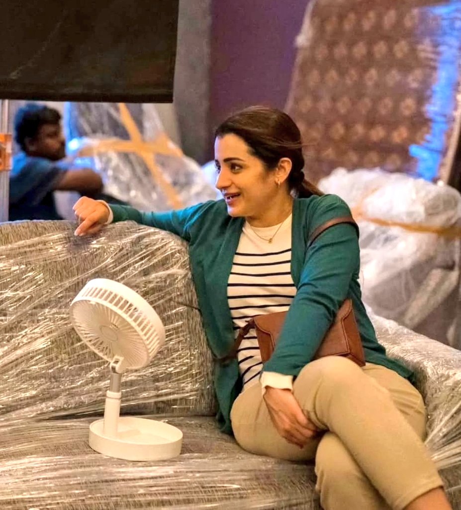 GghTZiWbkAAWhcq?format=jpg&name=medium