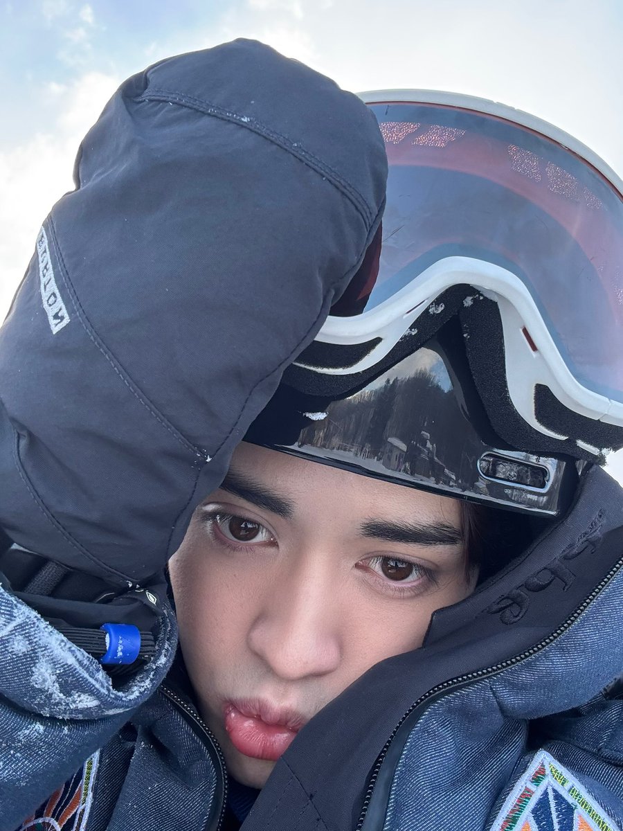 nicesomkidd's tweet photo. 🏂🙂‍↕️ https://t.co/14wFh9VE23