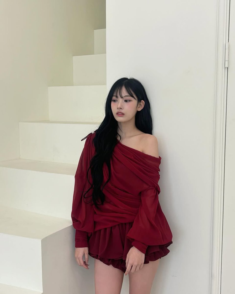 빨간 옷을 입은 소녀 🌹